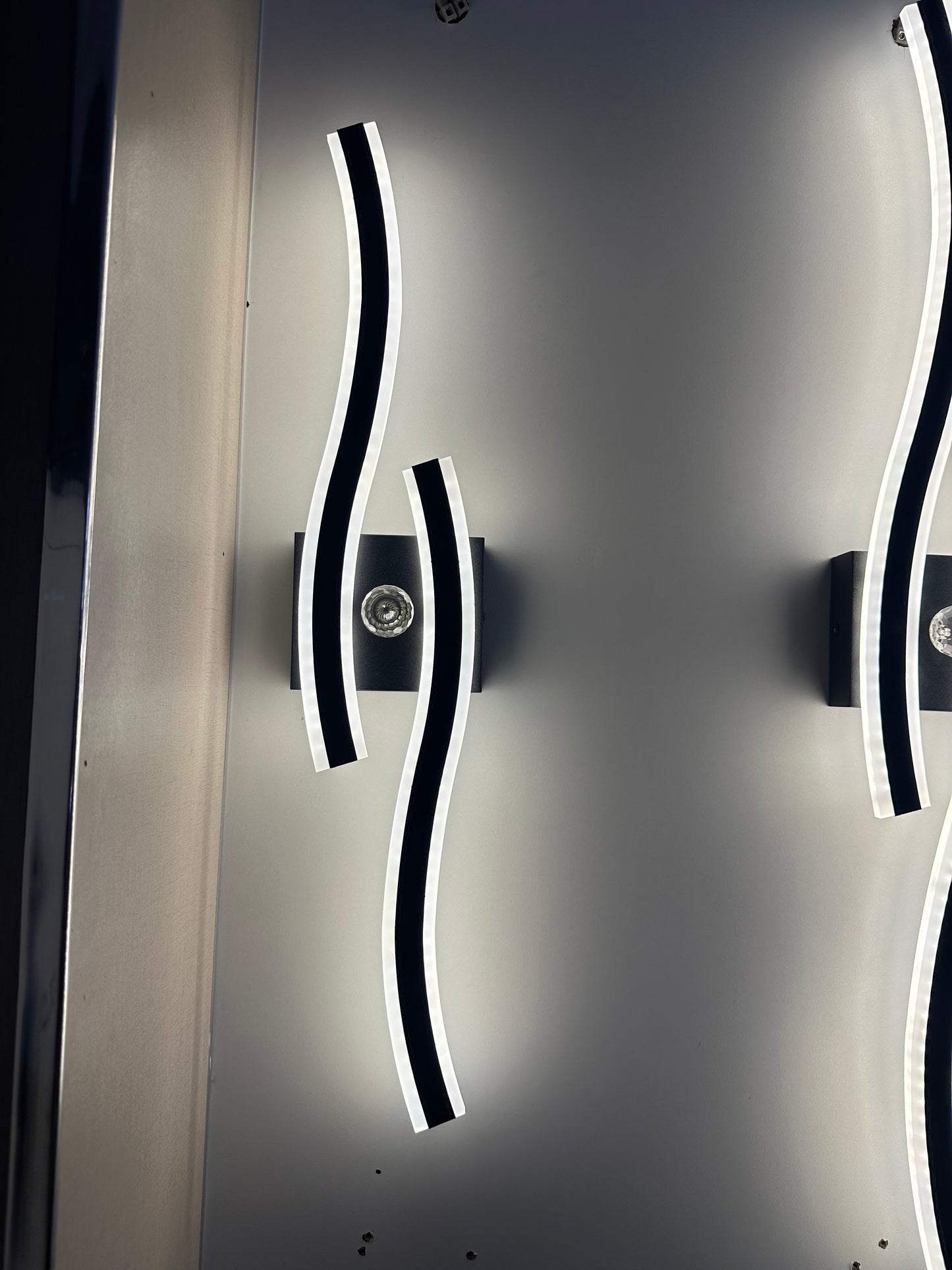 Modern Curve Wall Light